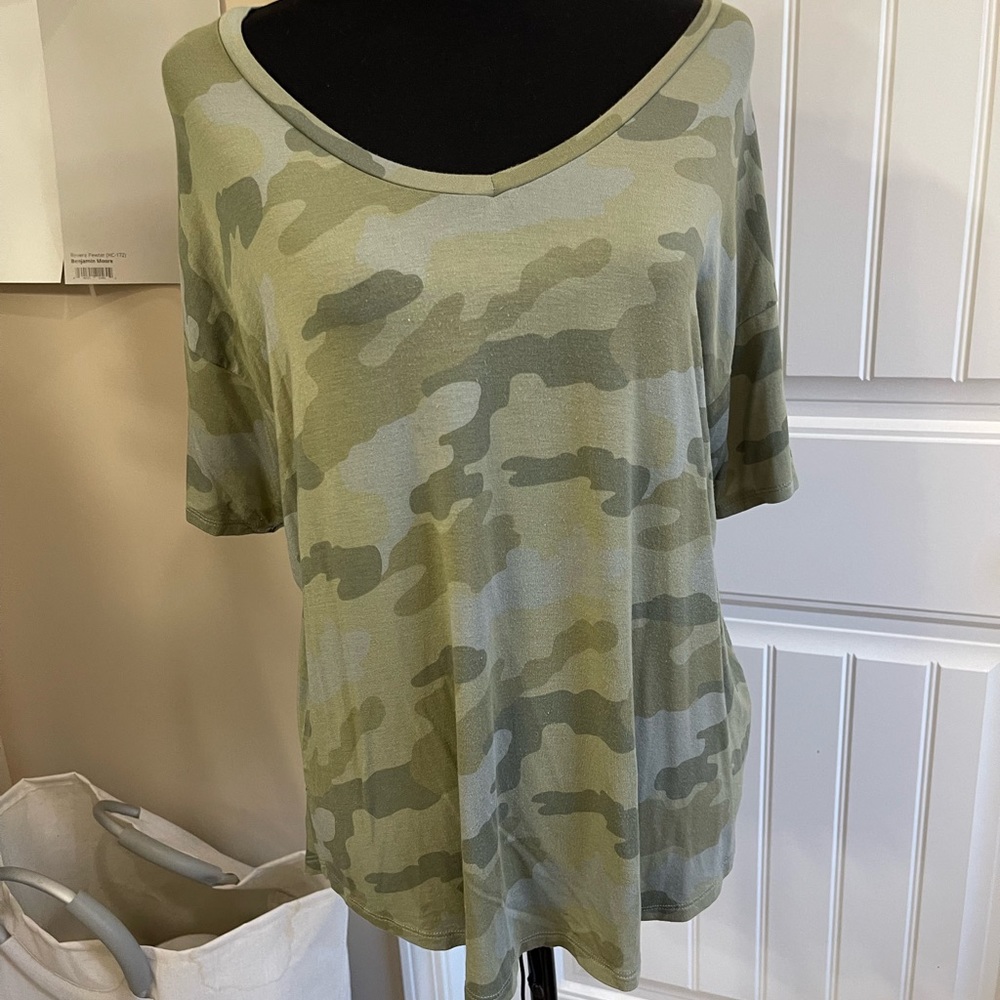 Womens American Eagle Soft & Sexy Tee-Medium (fits like a large)